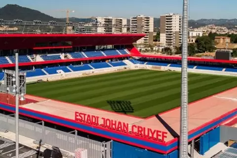 تركيب كاميرات VAR وتفاصيل متعلقة بالري.. كواليس زيارة الليجا لملعب يوهان كرويف